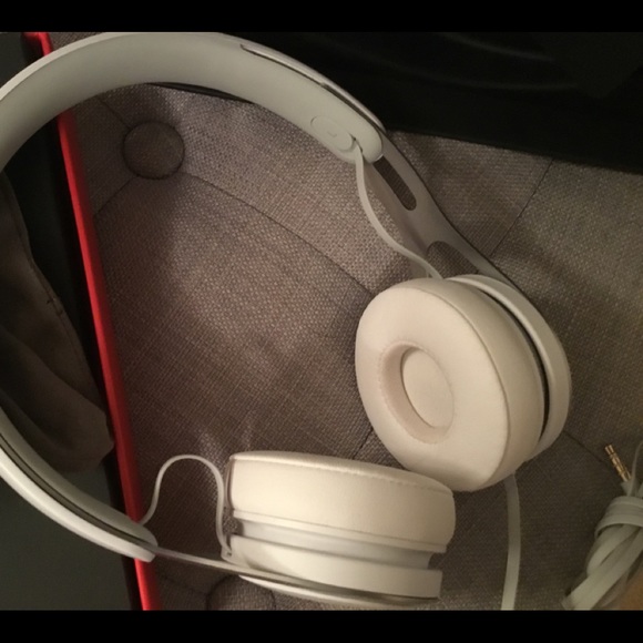 Beats EP - Picture 2 of 3